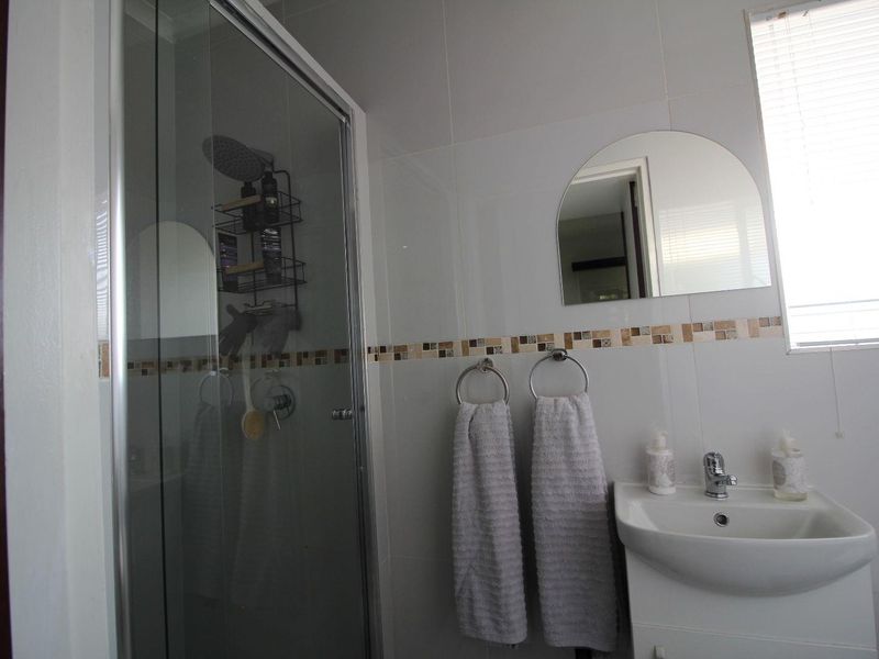 3 Bedroom, 2 Bathroom In Security Complex - Photo 7