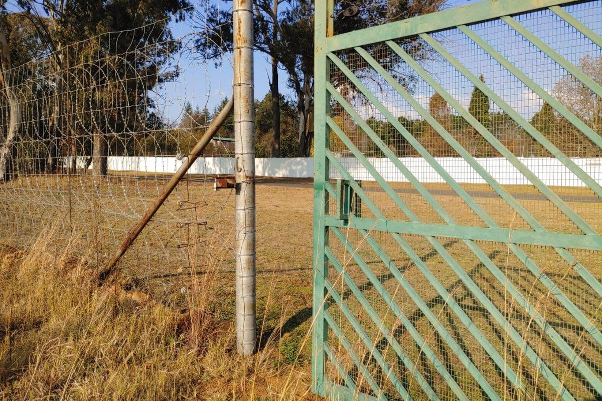 Secure 2.25ha Corner Stand Vacant Land with Water - Photo 3
