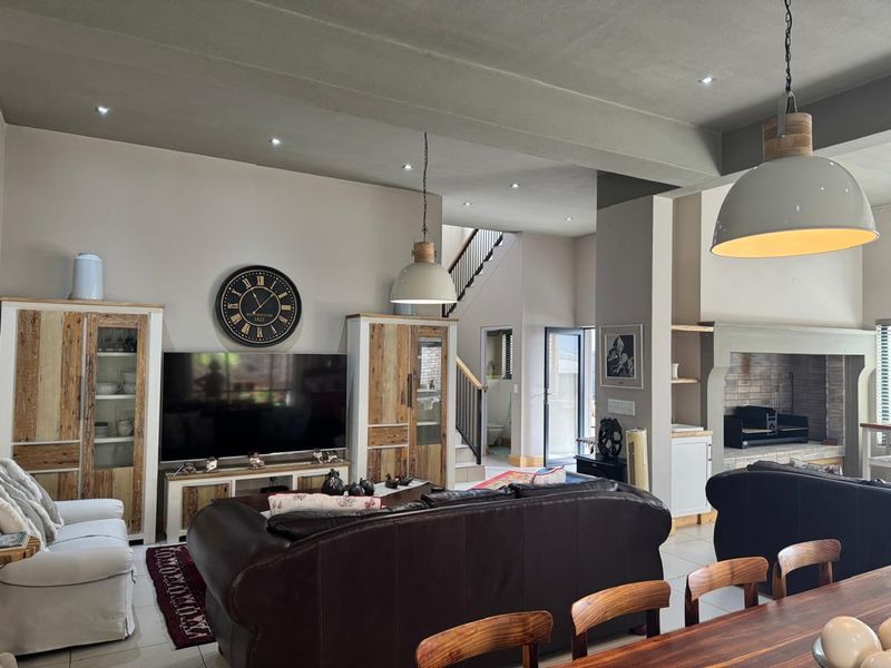 UPMARKET PROPERTY FOR SALE (only 5 units in the complex) - Photo 10