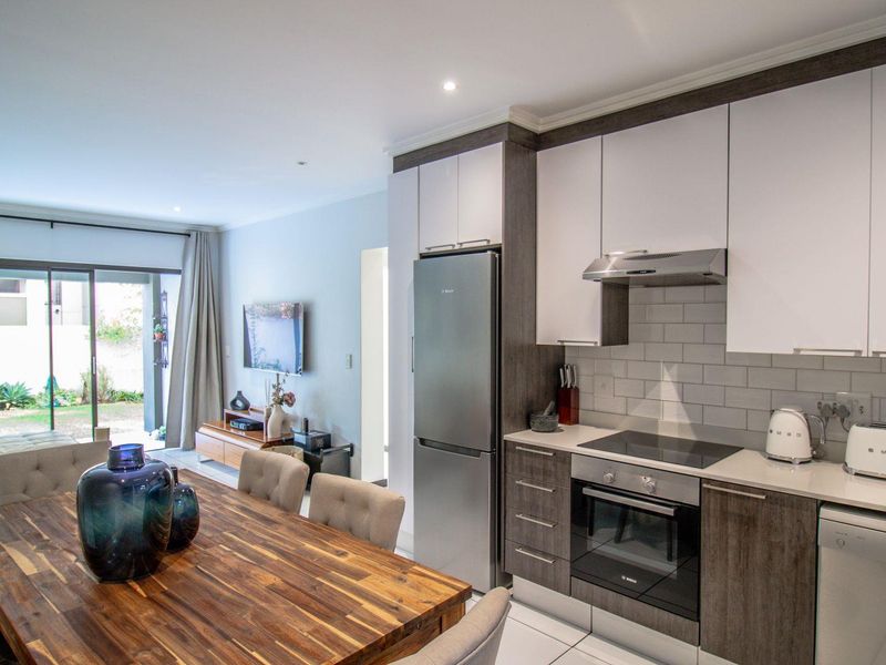 Gorgeous 2 Bed 1 Bath Garden Apartment For Sale in Lonehill - Photo 3