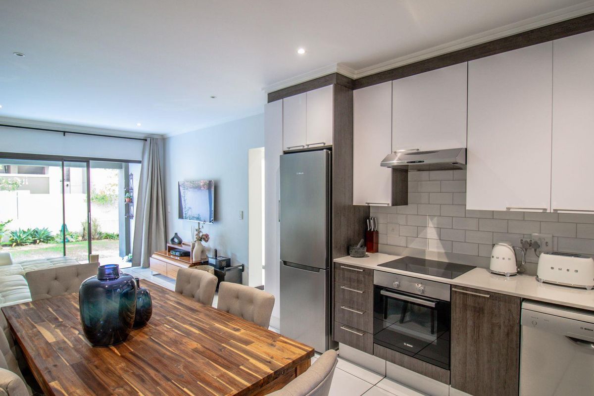 Gorgeous 2 Bed 1 Bath Garden Apartment For Sale in Lonehill - Photo 3