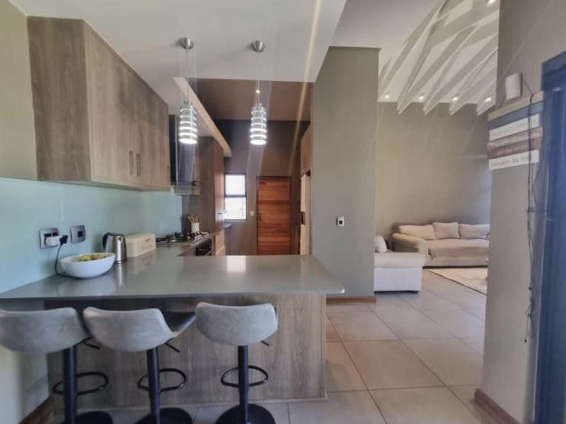 Modern 3 Bedroom House In Prestigious Stone Creek, Wild Olive Estate - Photo 8