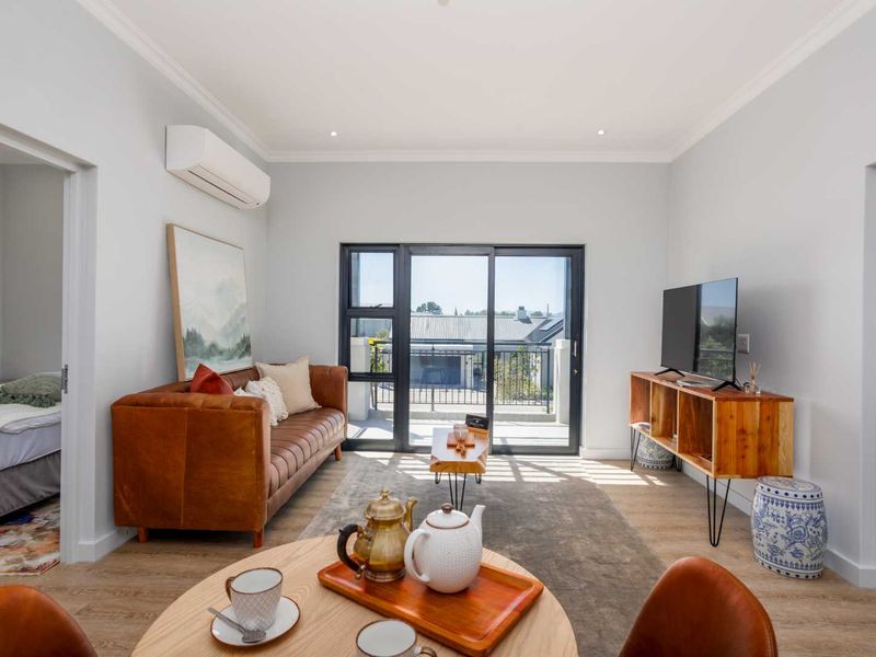 Spacious North-Facing Two-Bedroom Luxury Suite at Val de Vie Evergreen - Photo 5