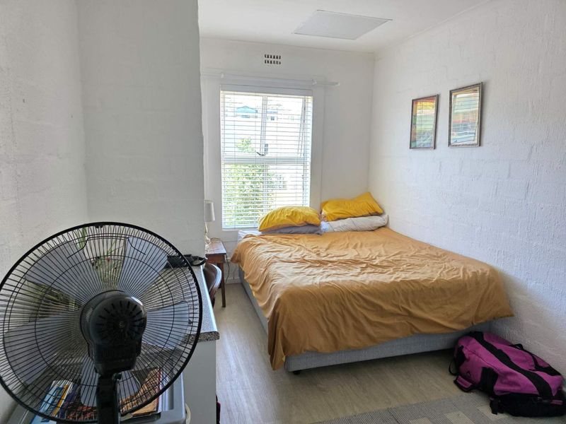 Lovely 2 Bed 1 Bath Apartment open plan living area with kitchenette - Photo 9