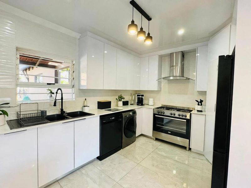 4 bedroom with pool - Photo 7