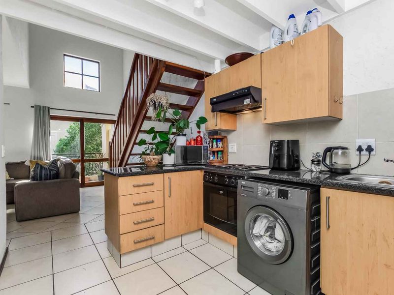 TOP FLOOR LOFT APARTMENT, BOASTING LOADS OF NAURAL LIGHT AND IN A FANTASTIC LOCATION - Photo 2