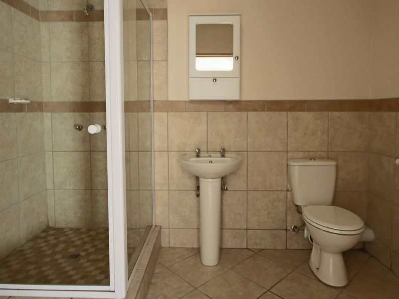 Charming Ground-floor 1-bedroom, 1-bathroom apartment, Carport - Photo 5