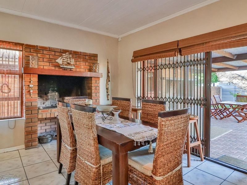 Charming 3-Bedroom Beachside Home in Franskraal - Photo 6