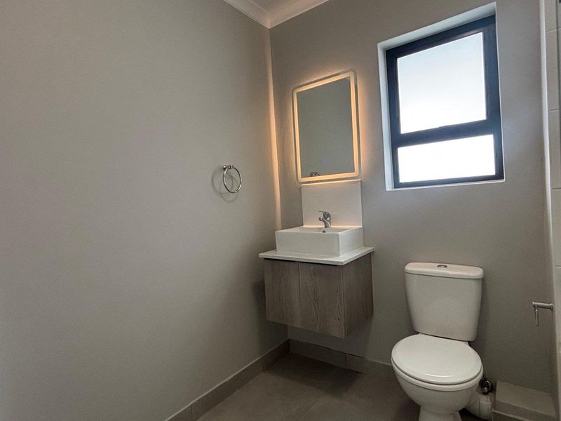 Modern 2-Bedroom Apartment for Sale in Rivergate - Photo 7