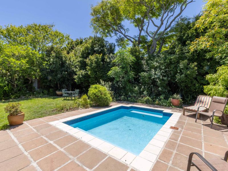 A versatile character-filled home in a lovely pocket of Kenilworth - Photo 4