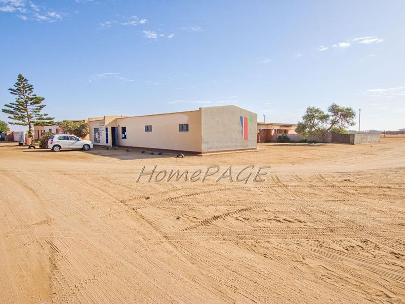 Light Industrial Area, Henties Bay:  Warehouse/Workshop with Flat is for Sale - Photo 3