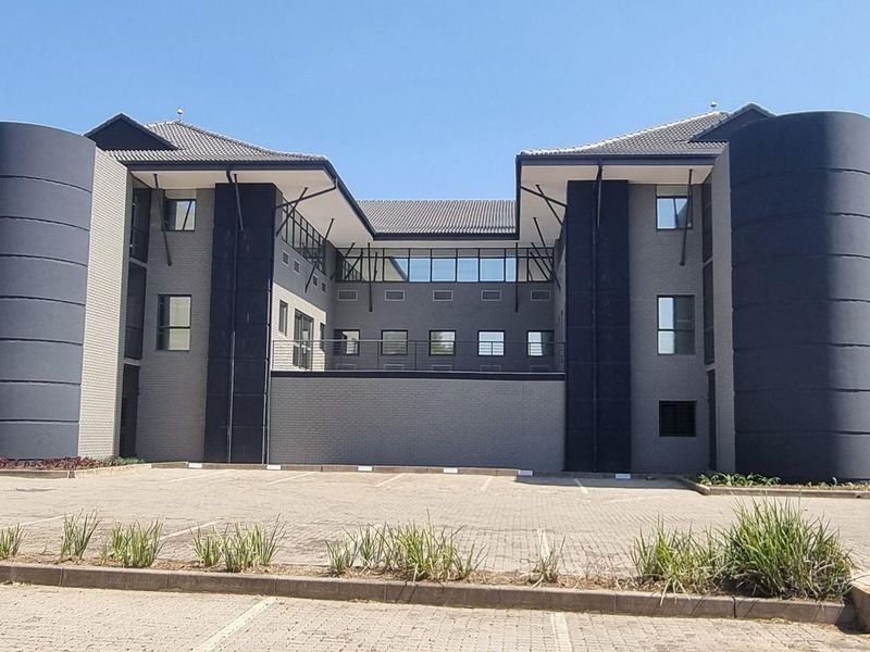 3 949m2 Waterfall Midrand Office Block For Sale - Photo 8