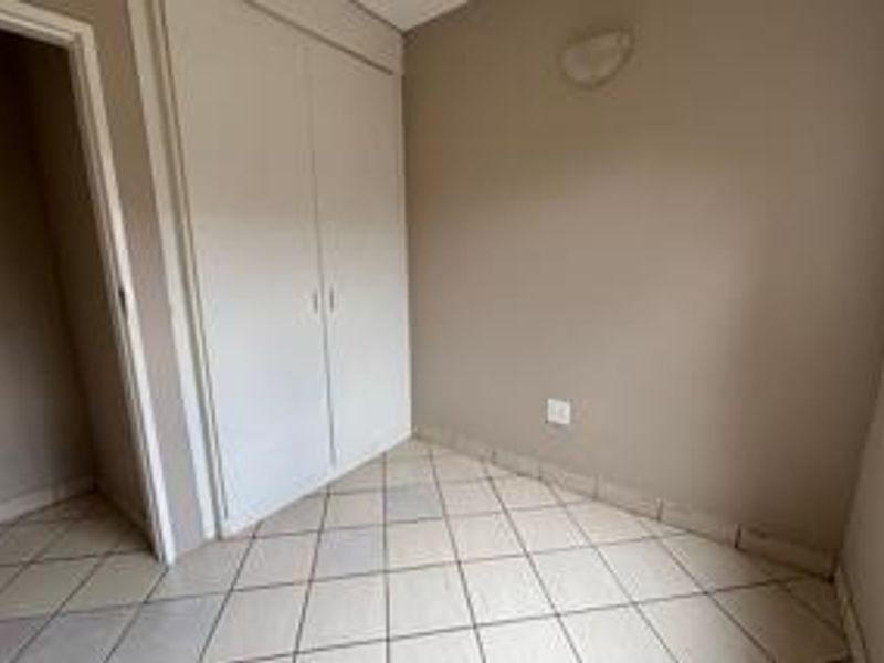 Modern 2-Bedroom Apartment For Sale in Protea Glen - Photo 4