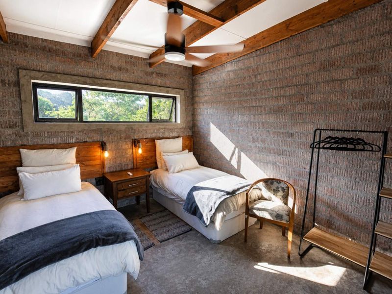 The Home Everyone Will Be Talking About - Photo 9