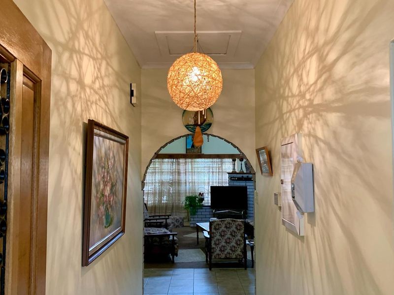 For Sale: Spacious 3-Bedroom House with Double Garage in Okahandja - Photo 4