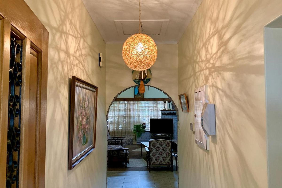 For Sale: Spacious 3-Bedroom House with Double Garage in Okahandja - Photo 4