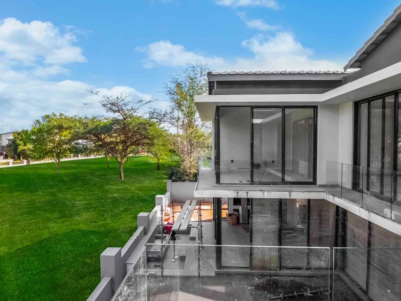 Contemporary Elegance Meets Estate Living - Photo 2