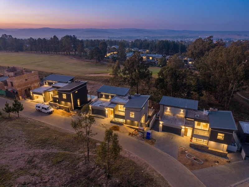 Brand New Golf Course Cluster home. Beautifully finished. Ready to welcome its very first owners. - Photo 3