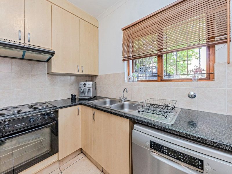 "Your perfect home contemporary, flair and garden retreat. - Photo 5