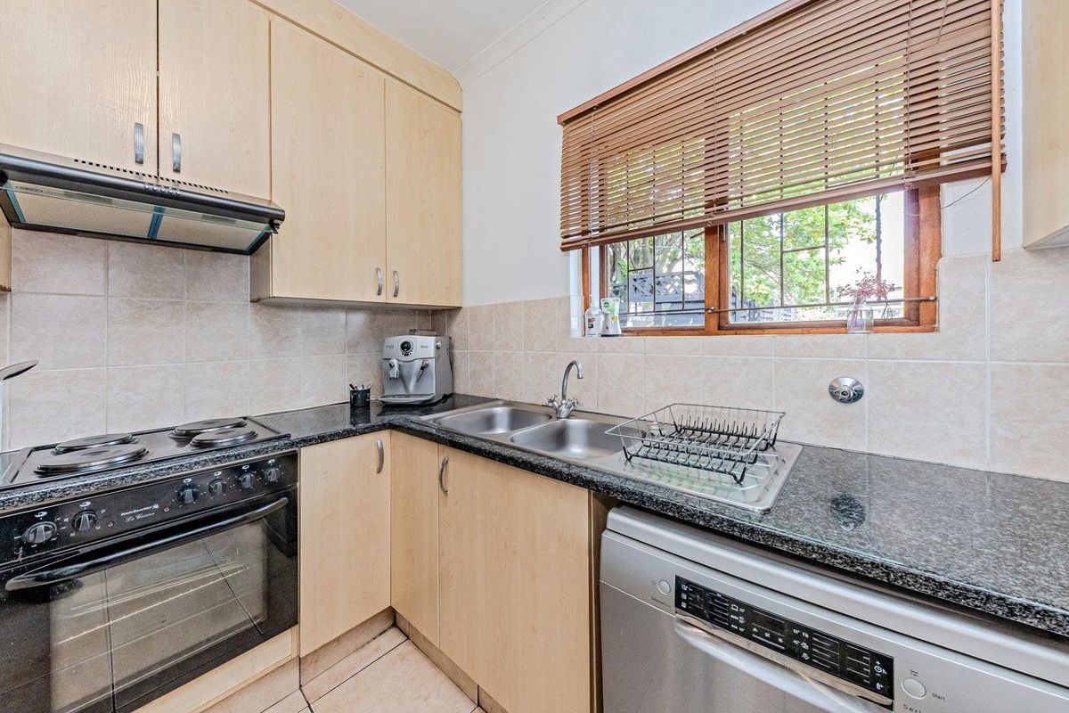 "Your perfect home contemporary, flair and garden retreat. - Photo 5