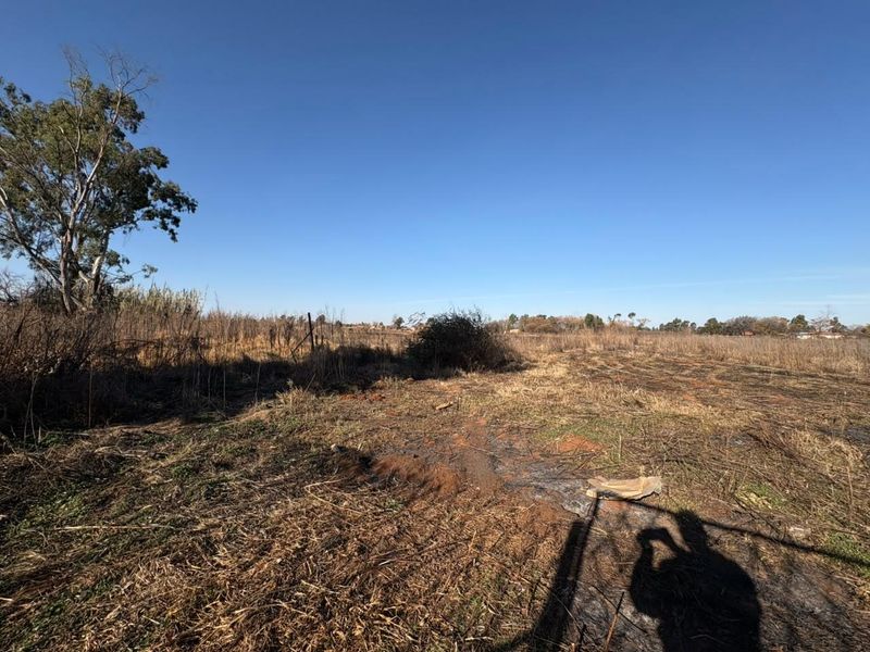 Spacious 1.3ha Vacant Land with Services Available - Photo 4