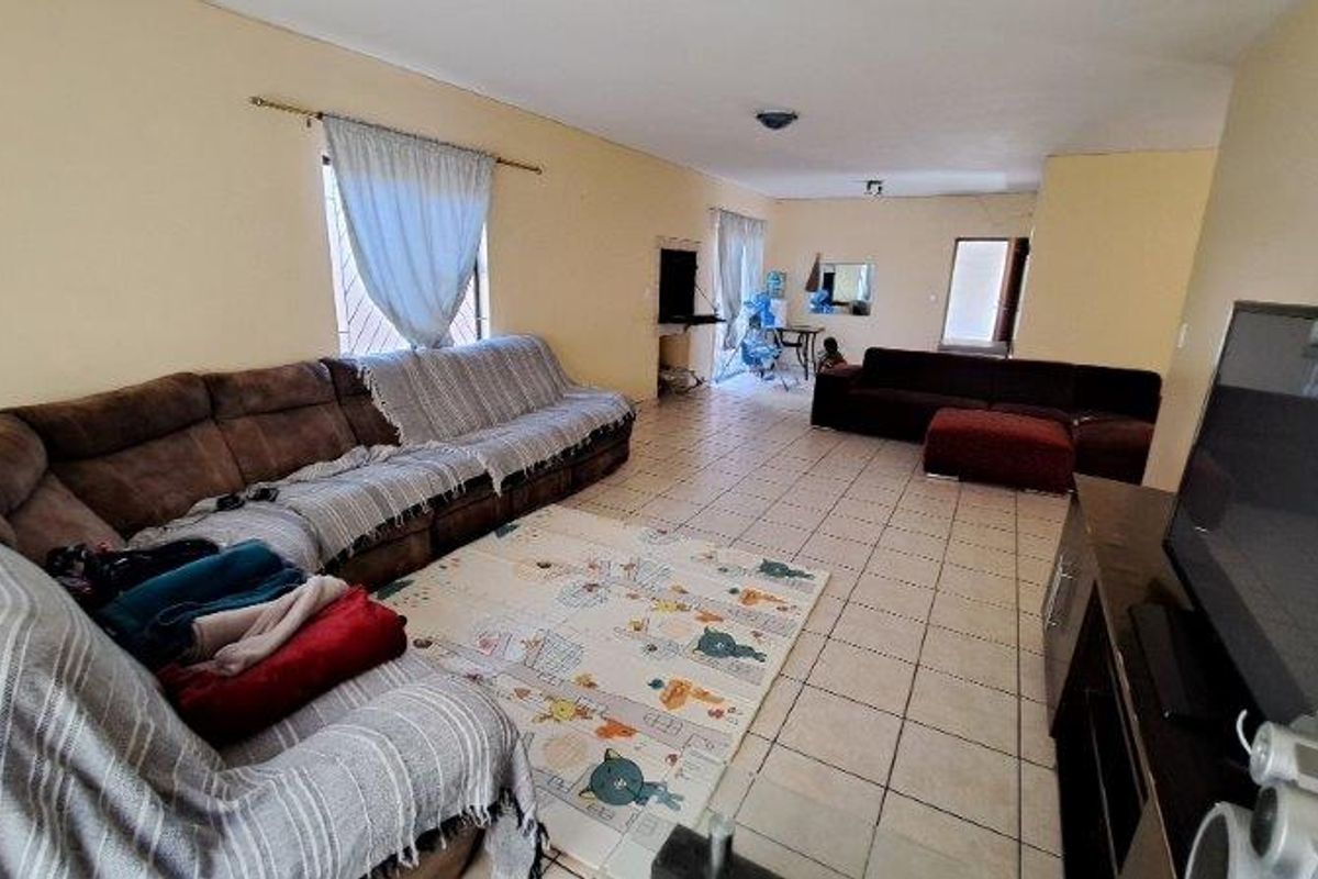 Duplex house with a Flat - Photo 4