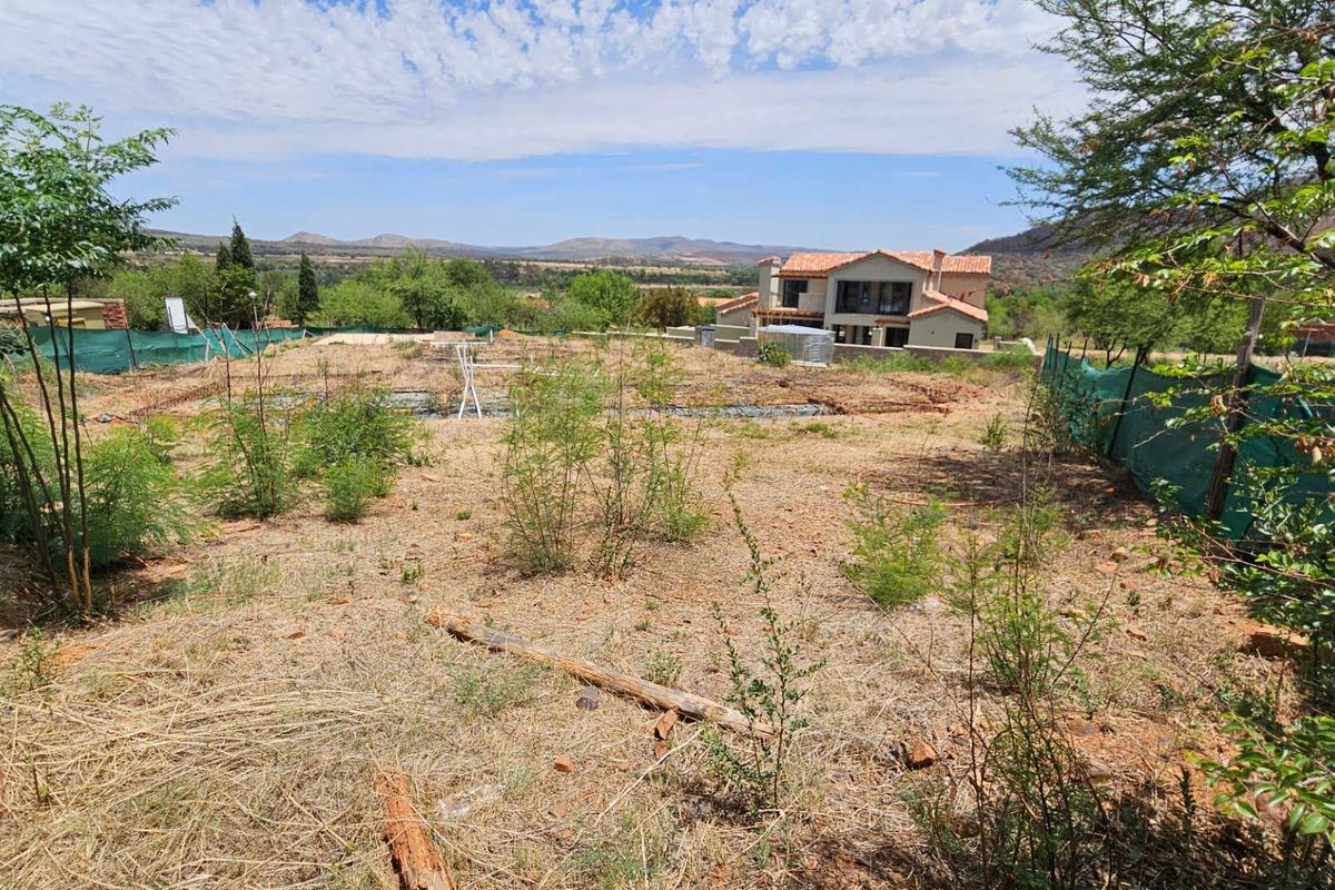 1117sqm Vacant Stand with Approved Plans In Estate d Afrique - Photo 2