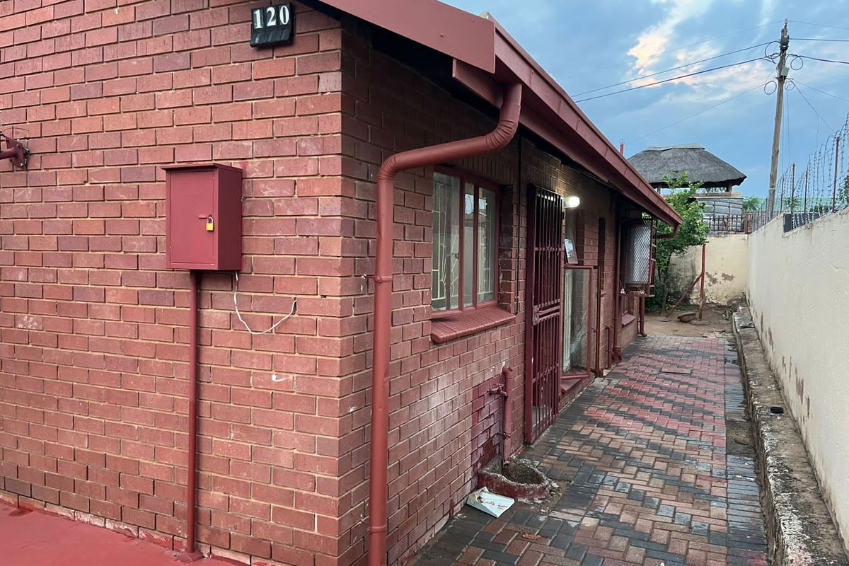 3 bedrooms house for sale in Soshanguve DD - Photo 2