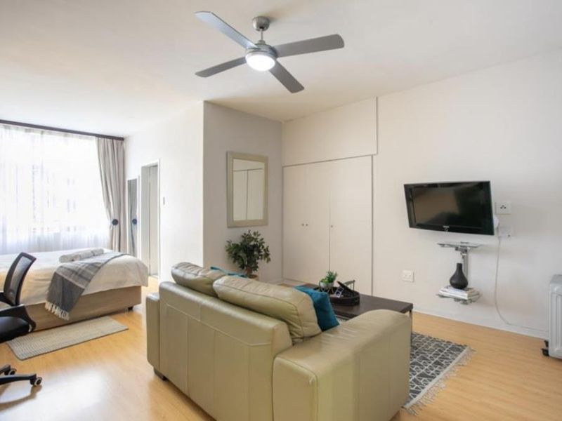 A CHARMING ONE BEDROOM FURNISHED STUDIO - Photo 8