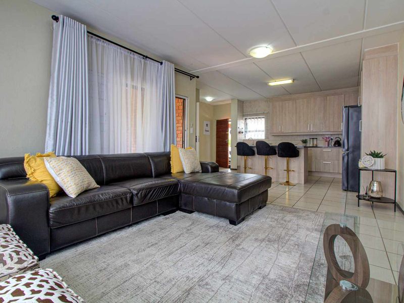 Stylish, Practical, and Spacious Living - Photo 5