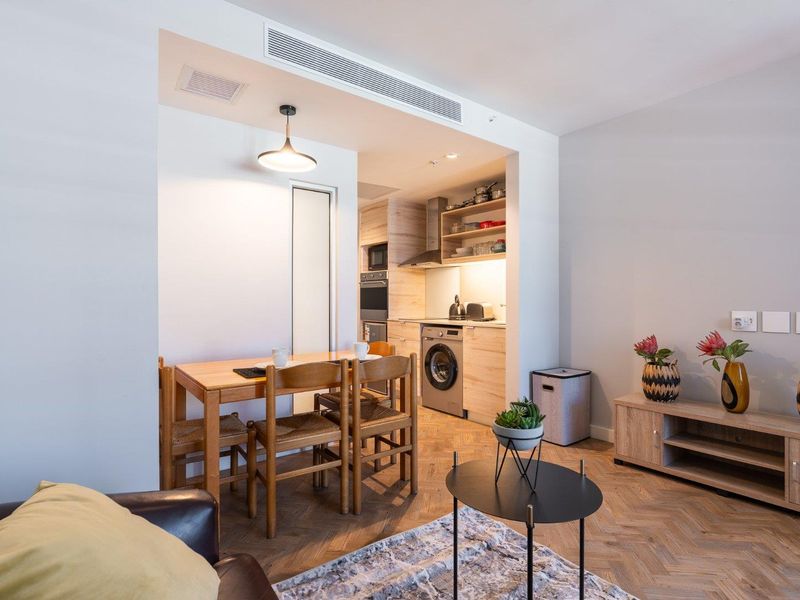 Fully Furnished Studio Apartment - Photo 9