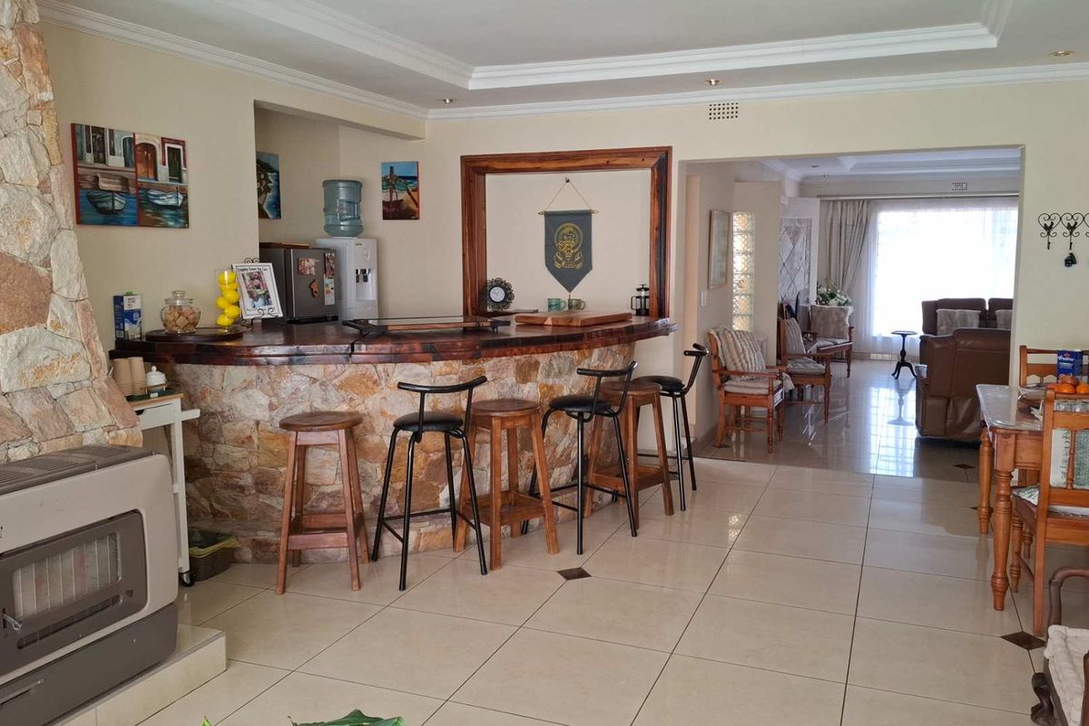 Beautiful Home for the Larger Family - Photo 5
