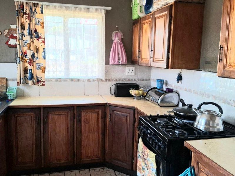 Low Maintenance Facebrick Gem: Work & Live Here! - Photo 10