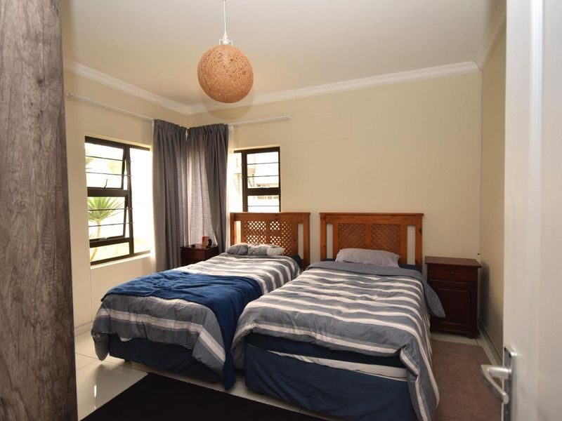 Family Home Ocean View - Photo 9