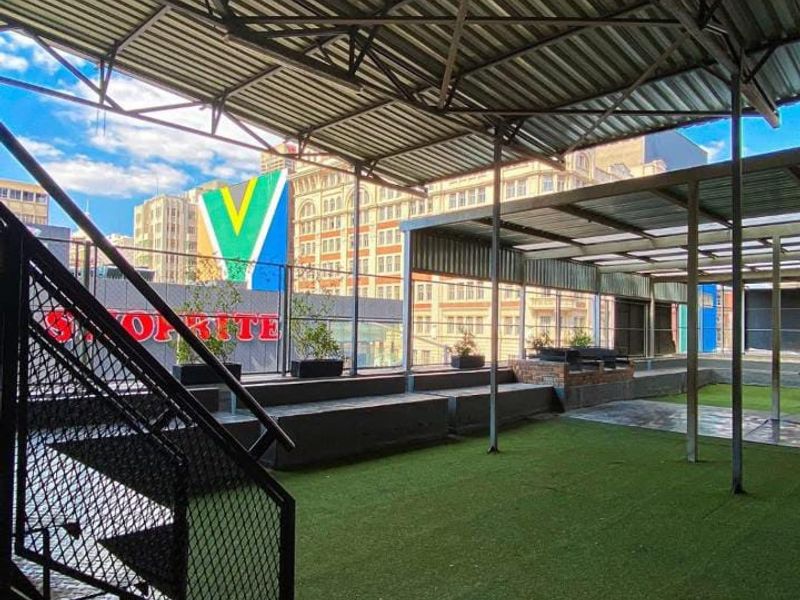 Your Urban Oasis: Prime Location, Full Amenities - Photo 3