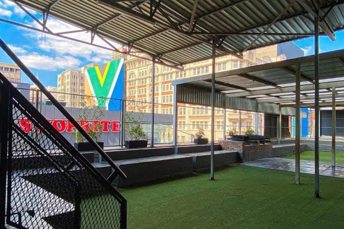 Your Urban Oasis: Prime Location, Full Amenities - Photo 3