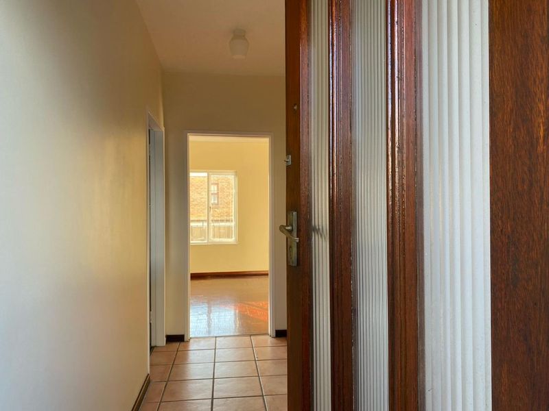 Two bedroom rental in Plumstead - Photo 4