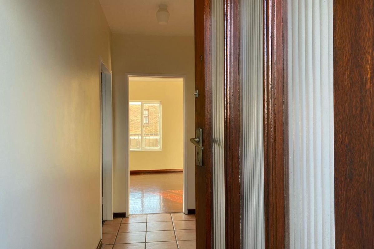 Two bedroom rental in Plumstead - Photo 4
