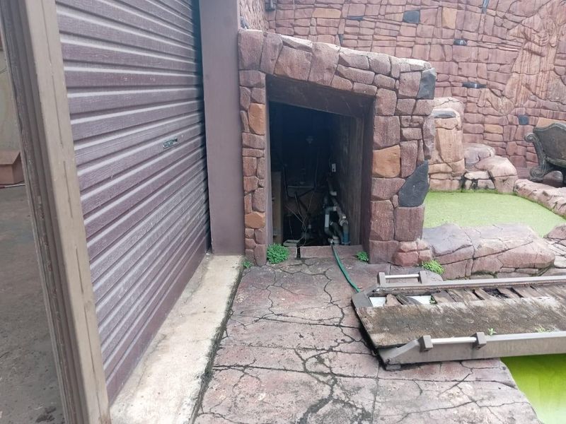 Tick off the following: workshop space, Main house, Investment opportunity and a whole lot more! - Photo 10