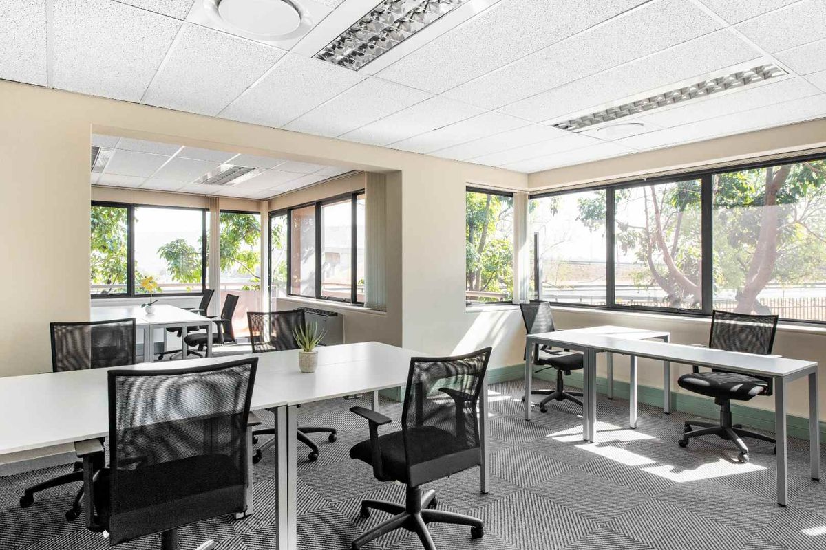 Private office space for 3 persons in Regus Eastrand Bedfordview - Photo 4