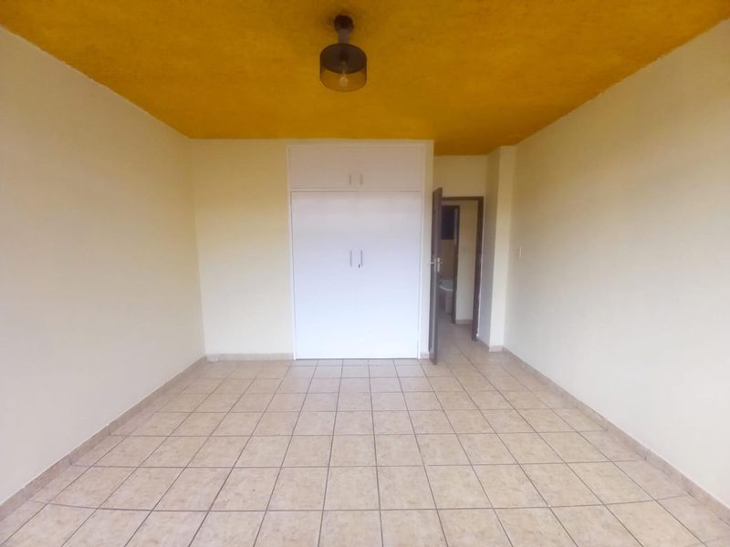**Spacious 2 Bedroom Apartment for Rent** - Photo 8