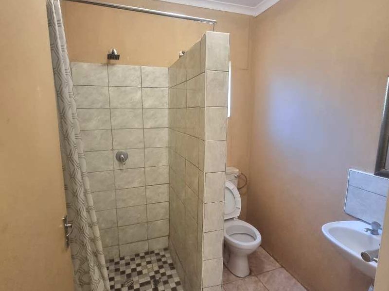 HOUSE FOR SALE IN GREENWELL, KATUTURA - Photo 8