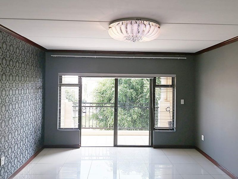 3 Bedroom 2 Bathroom Executive Apartment - Photo 5