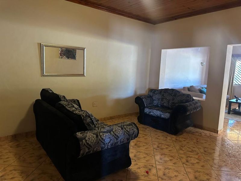 For sale Oshakati Live in Style: Elegant 6-Bedroom Home with Extras - Photo 10