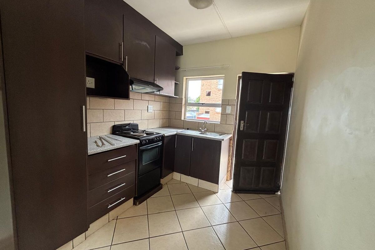 2 Bedroom Apartments for sale in Kempton Park - Photo 2
