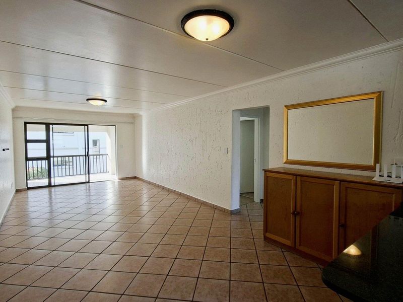 Lovely 2 bedroom, 2 bathroom, middle floor apartment available in Sunninghill - Photo 7