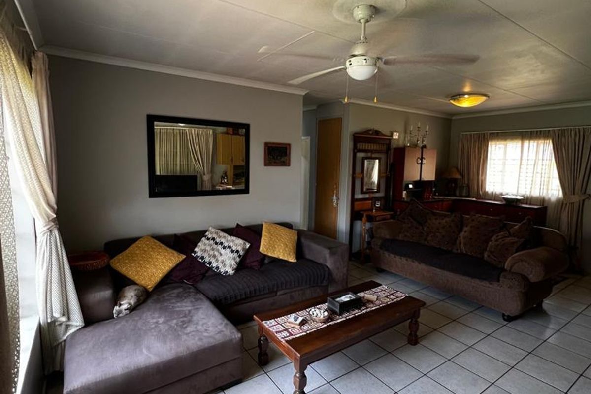 Spacious 3-bedroom town house is your home - Photo 4