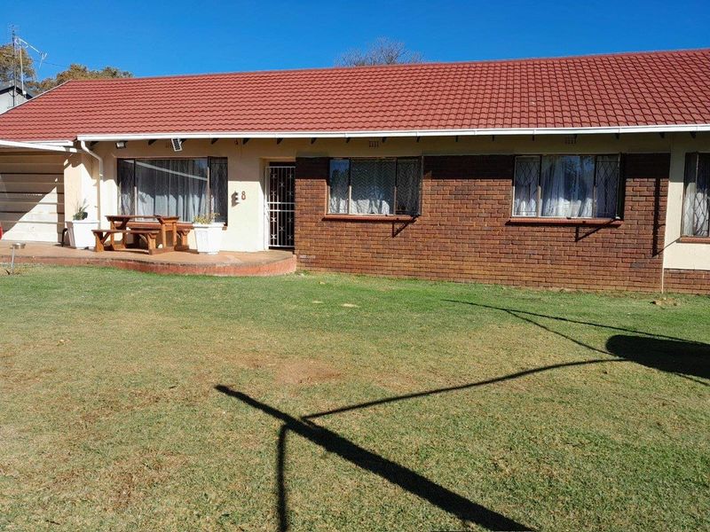 Three Bedroom Family Home For Sale in Brackendowns - Photo 3