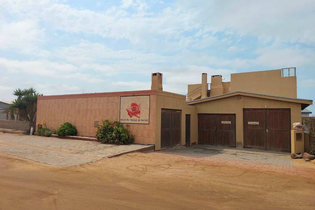 10 Bedroom Beachfront Home Fully Furnished - Photo 2