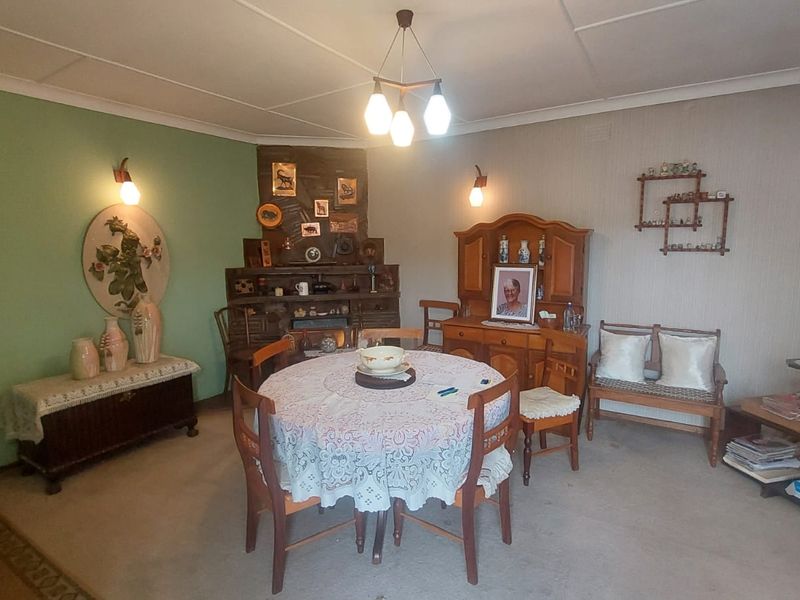 Comfortable Living: 3 Beds, Full Bath and a well maintained garden! - Photo 2